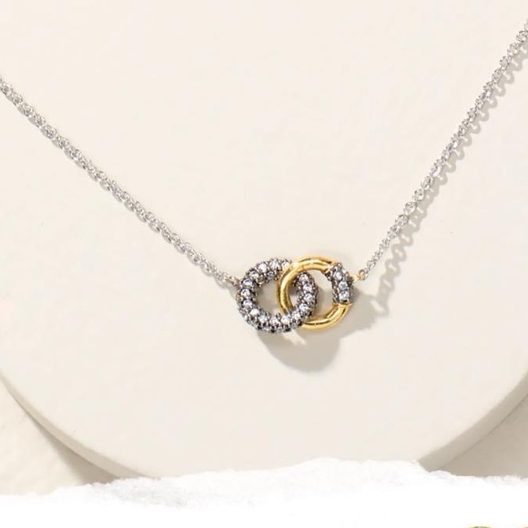 Stella & Dot Delicate Interlock Necklace - Picture 2 of 2